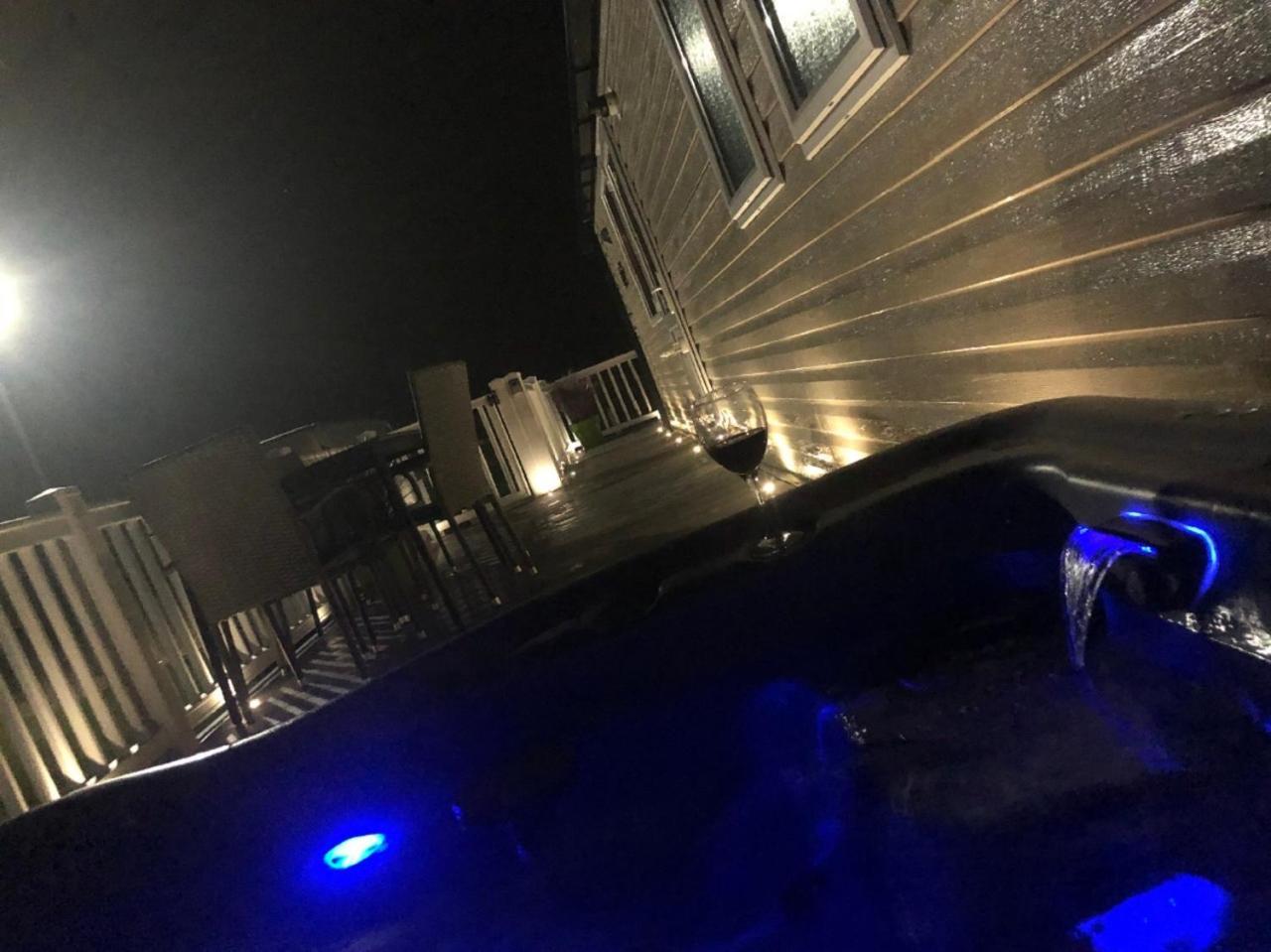 Luxury Hot Tub Retreat Villa Tattershall Buitenkant foto